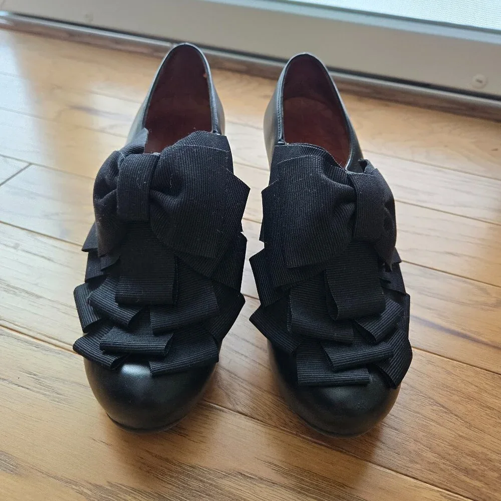 Chie Mihara "Catame" Heel in Black - Picture 4 of 13